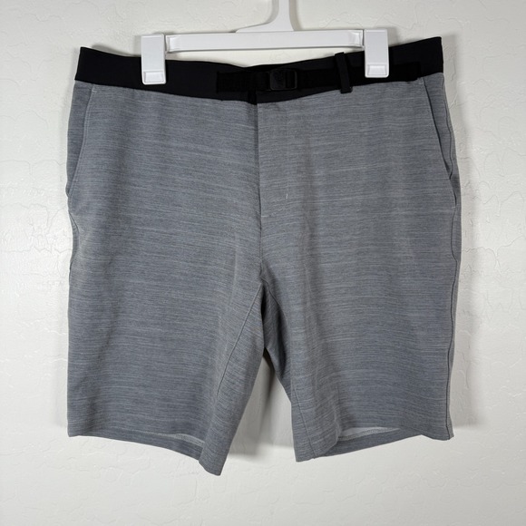 Nike Shorts Mens 34 Gray Golf Performance Stretch Flex Buckle Belted Golfer - Picture 1 of 10